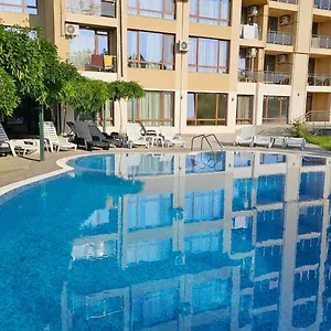 Апарт-отель Vesta Riviera - Free Parking, Золотые Пески