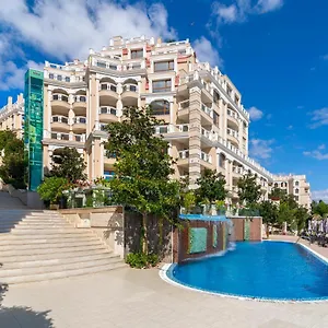 La Golden Sands